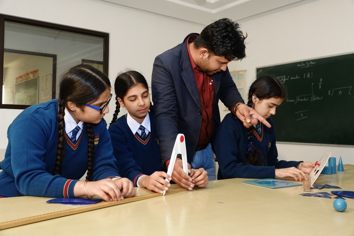 Tagores International Smart School-Maths Lab