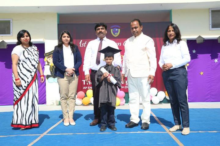 The Cambridge School-Graduation Day