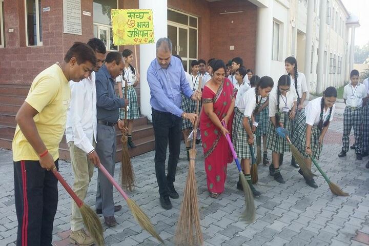 The Royal World International School-Swatch Bharat Activity