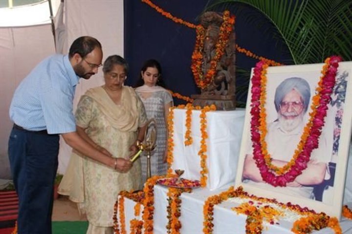 Vivek High School-Tribute