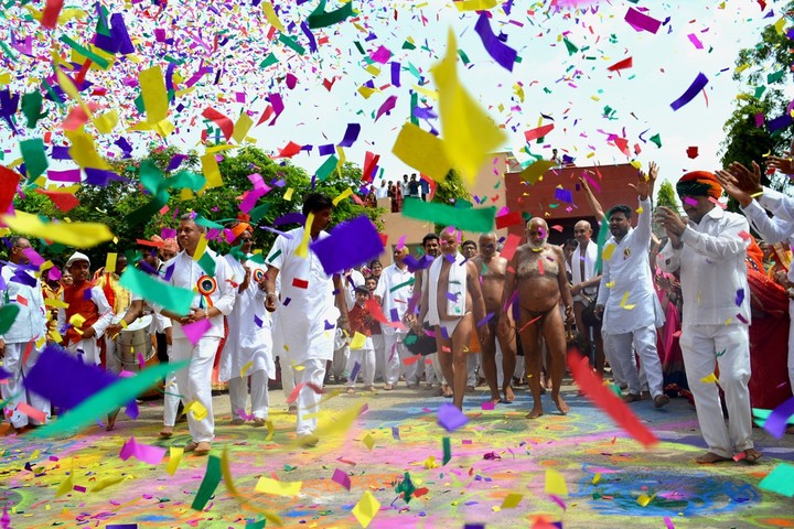 A V S Public School-Holi