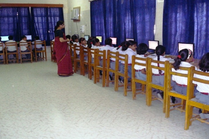 Army Public School-IT Lab with students