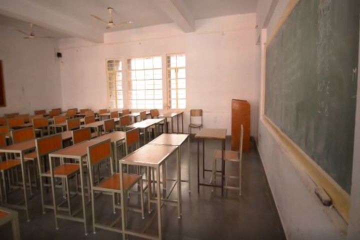"Bhartiya Vidya BhavanS Vidyashram-Class room"
