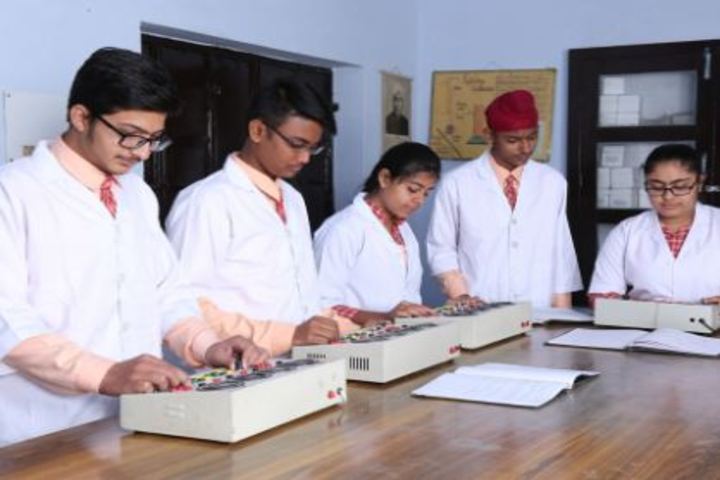 Bihani Childerns Academy-Physics Lab