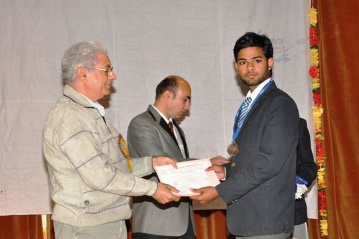 Ceeri Vidya Mandir-Prize Distribution