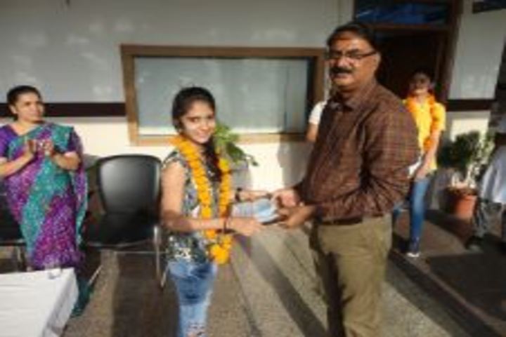 Danial Mayo Secondary School-Topper Student