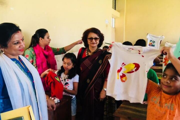 Dav Centenary Public School-Clothes Painting