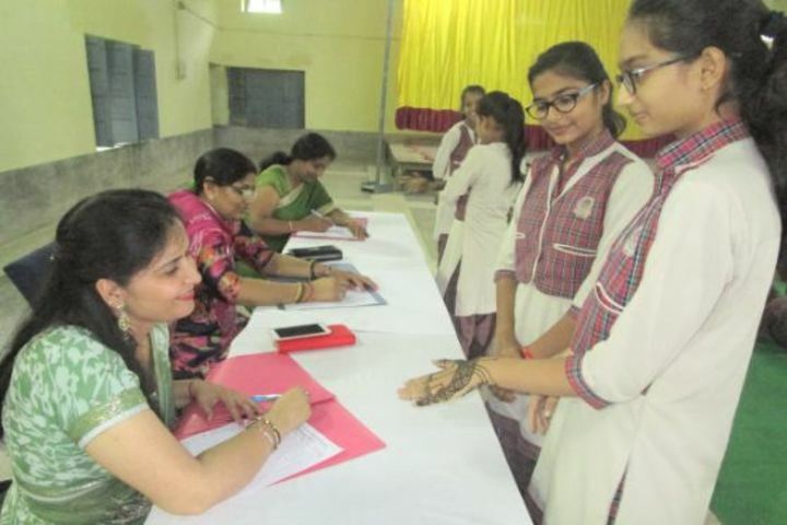 DAV Kalisindh Thermal Public School-Mehendi Competetion