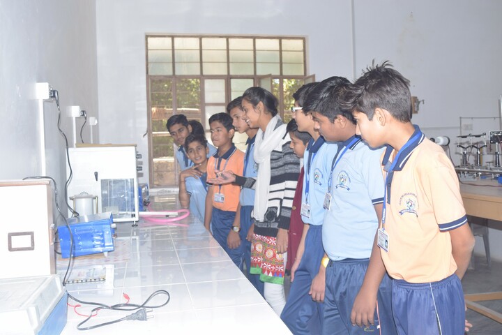 Deeksha International School-Physics Lab