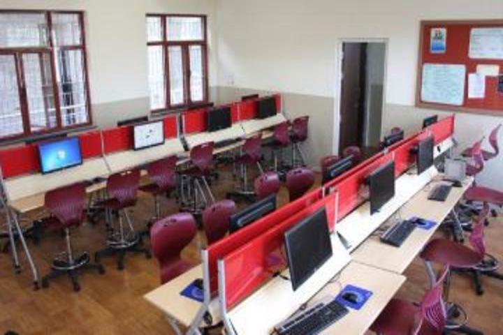 Dr Bansi Dhar School-Computer Lab