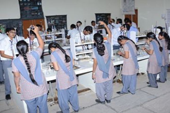 Dundlod Vidyapeeth-Chemistry Lab