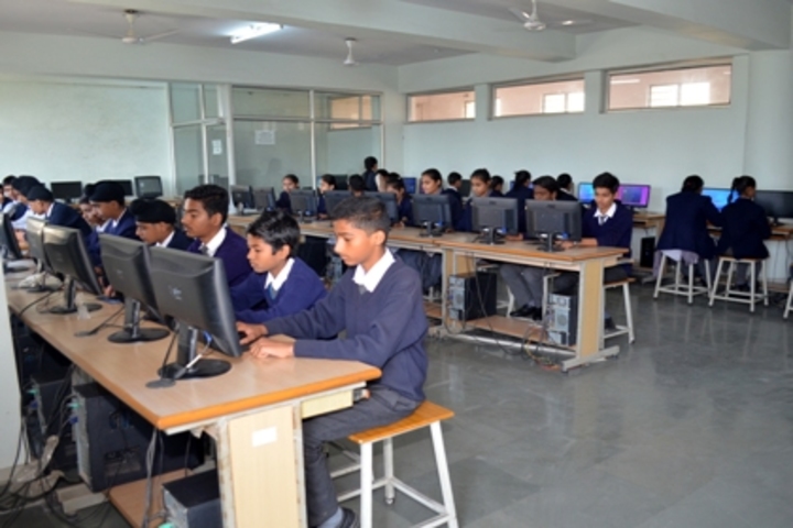 Guru Nanak Public School-Computer lab