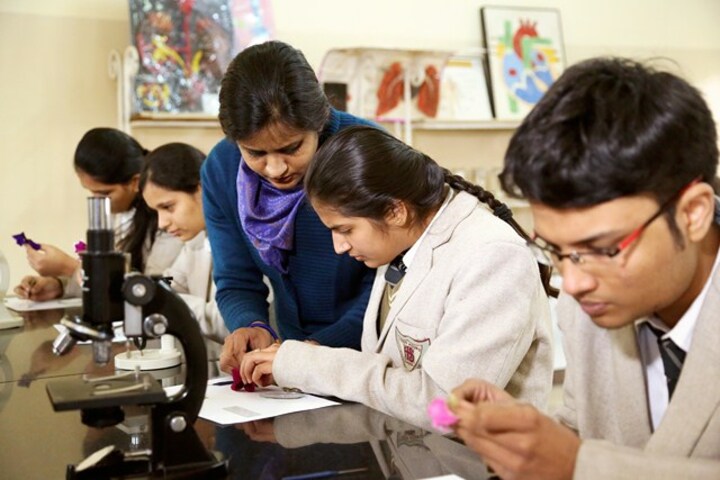 Happy Hours School-Biology lab