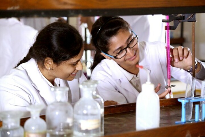 Happy Hours School-Chemistry lab
