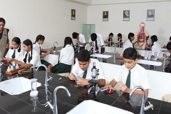 Jankidevi Public School-Biology Lab