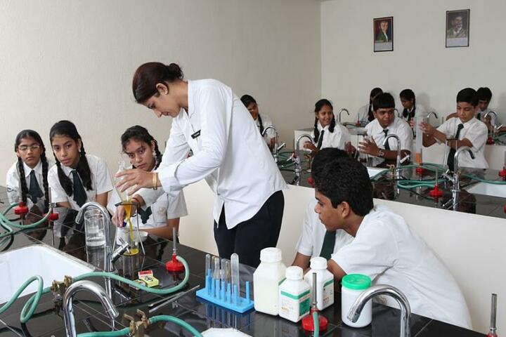Jankidevi Public School-Chemistry lab