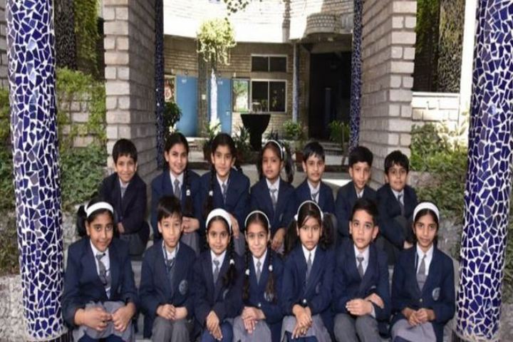Lawrence And Mayo Public School-Students
