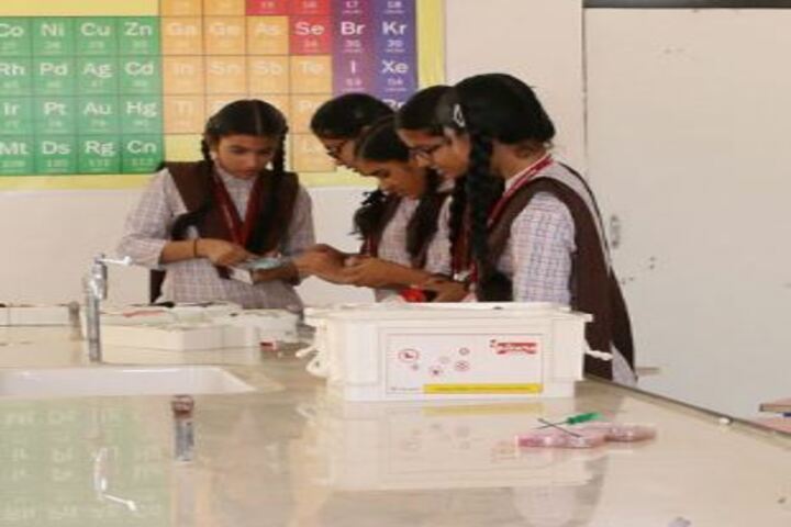 Leo International School-Lab