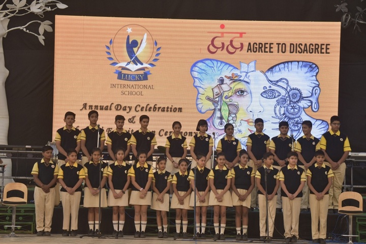 Lucky International School-Group singing