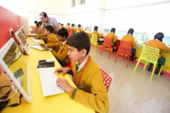 Lyall Public School-Computer Lab