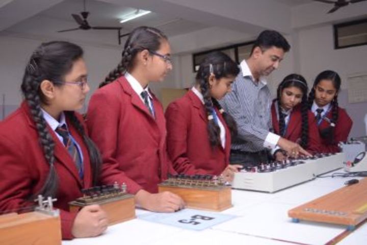 Maa Bharati Senior Secondary School-Physics Lab