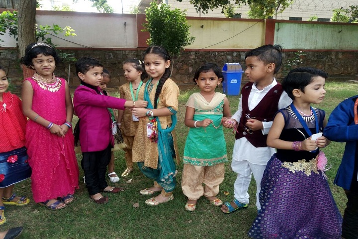 Mohan Lal Dayal Vinay Mandir School-Rakhi making