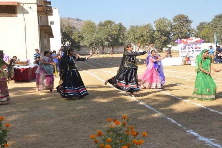 National Academy Day Boarding English-Dance