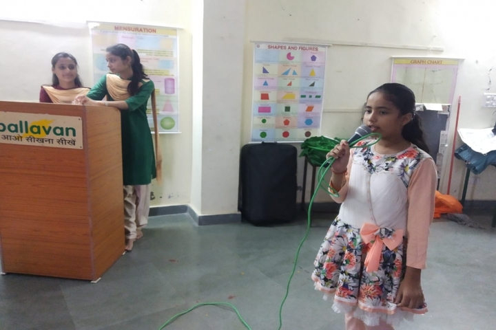 Pallavan Uchatar Prathmik Vidyalaya-Singing Competition