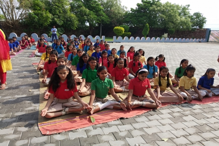 Pallavan Uchatar Prathmik Vidyalaya-Yoga