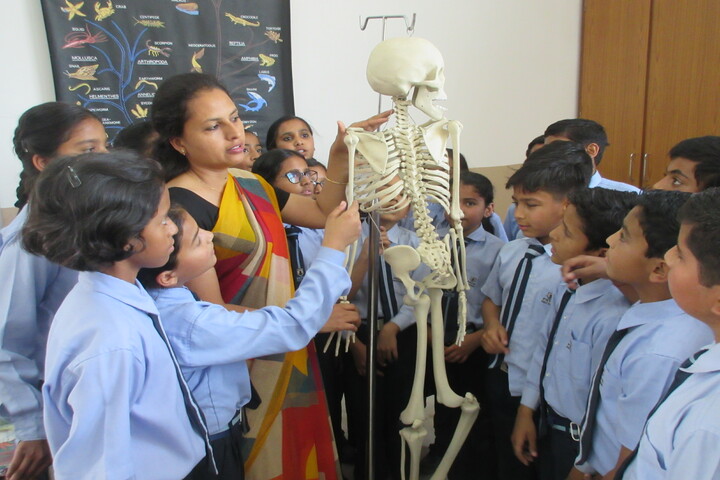 Patni Public School-Bio lab