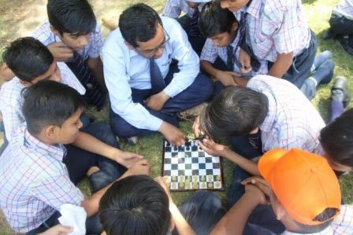 Rainbow Public School-Indoor Games