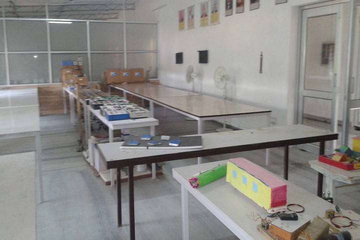 Rajdhani Public School-Physics Lab