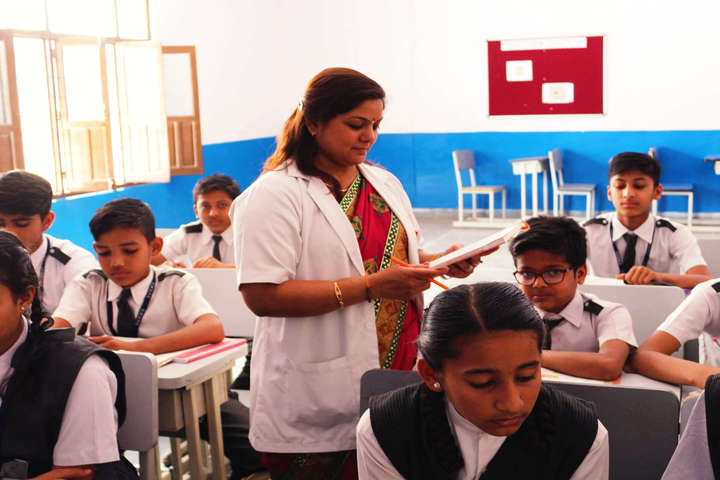 Rasiklal M Dhariwal Public School-Classroom