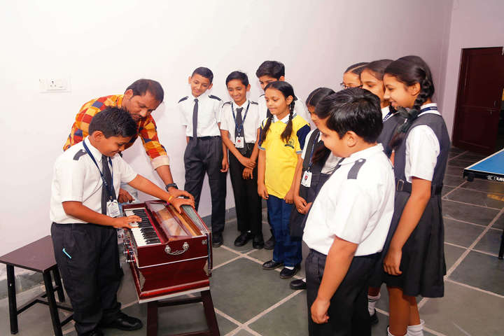 Rasiklal M Dhariwal Public School-Music Class