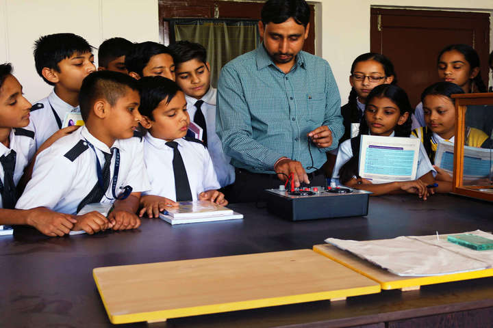 Rasiklal M Dhariwal Public School-Physics Lab