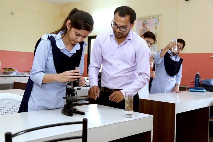 Roopnagar Public School-Biology Lab