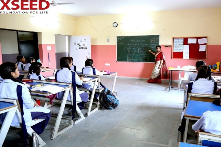 Roopnagar Public School-Classroom