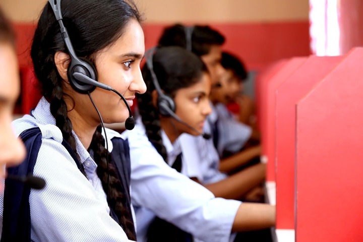 Roopnagar Public School-English Lab