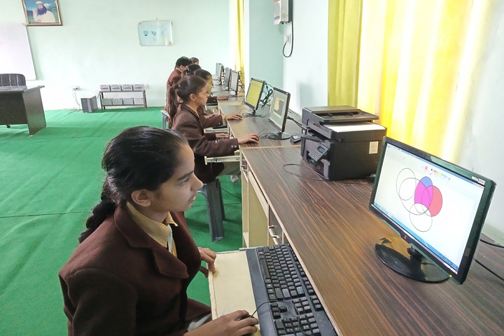 Shah Satnam Ji Girls School-IT-Lab with students