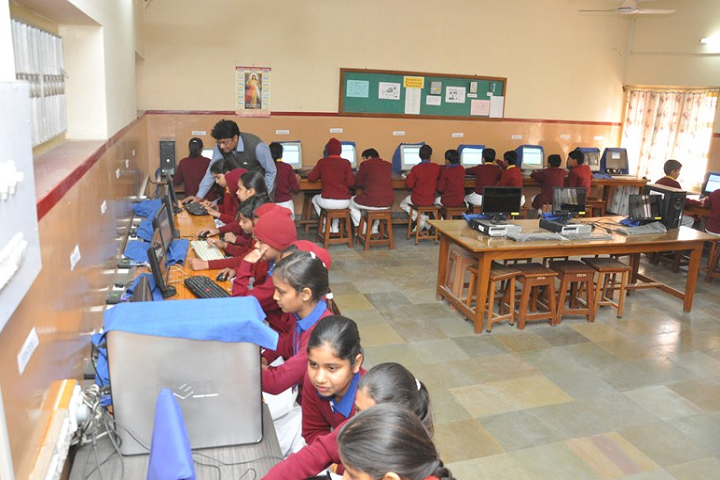 Sophia Secondary School-IT-Lab with teacher