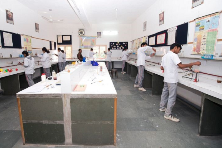 Sri Aurbindo Centre Of New Education-Laboratory