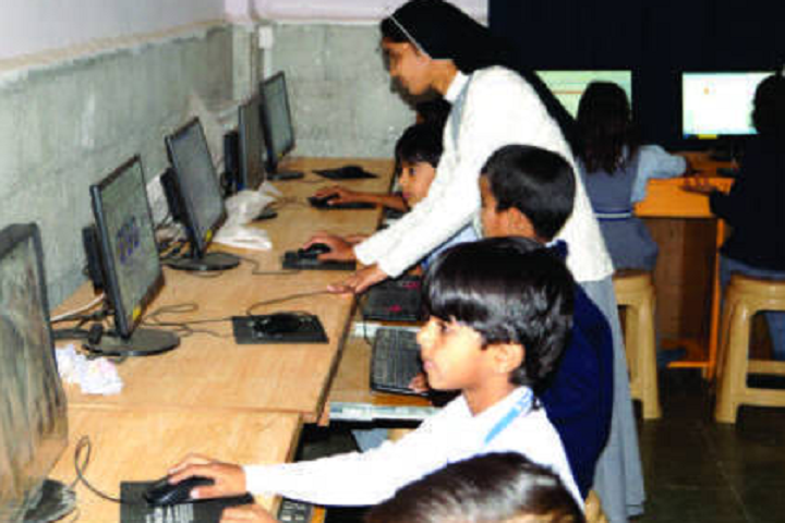 St Pauls School-IT-Lab with teacher