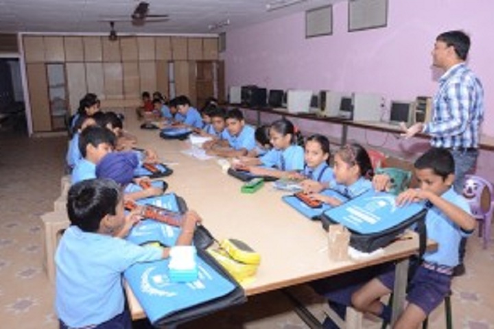 St Vivekanand Senior Secondary School-IT-Lab