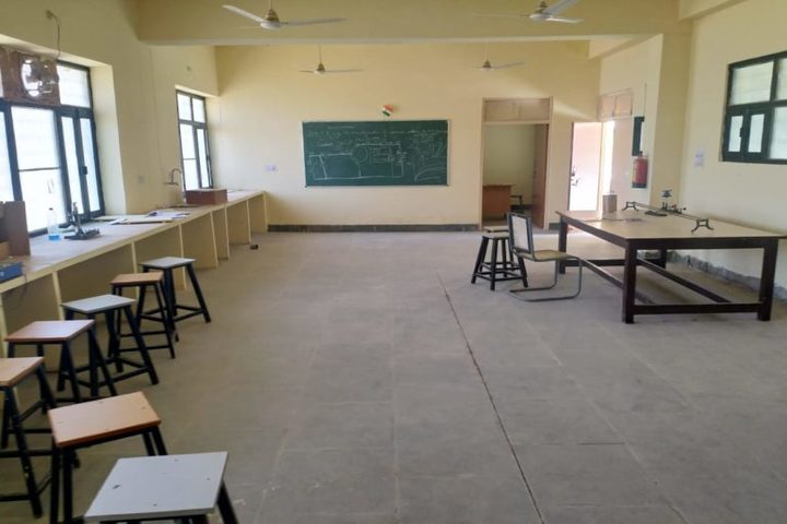 Swami Vivekanand Government Model School-Physics lab