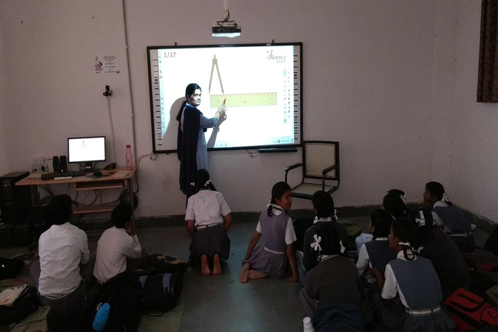 Swami Vivekanand Government Model School-Smart-class