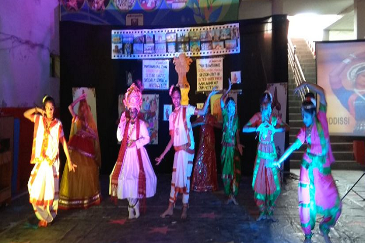Tm International School-Dance