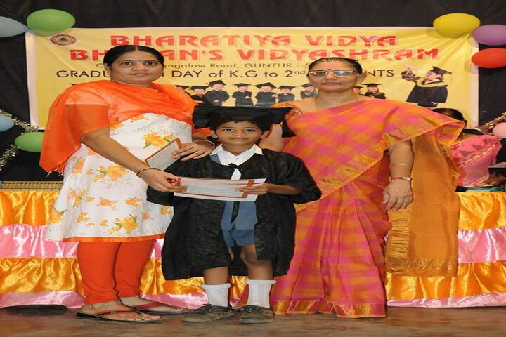 Bharatiya Vidya Bhavans Vidyashram-Graduation Day KG Students