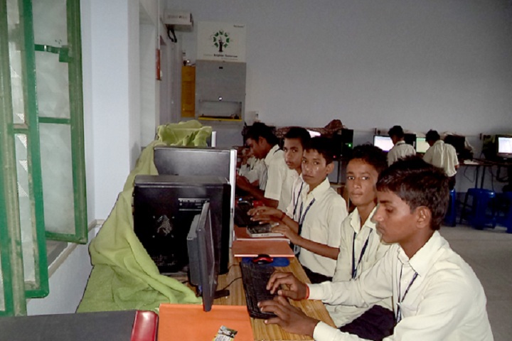 Montfort Senior Secondary School- Computer La