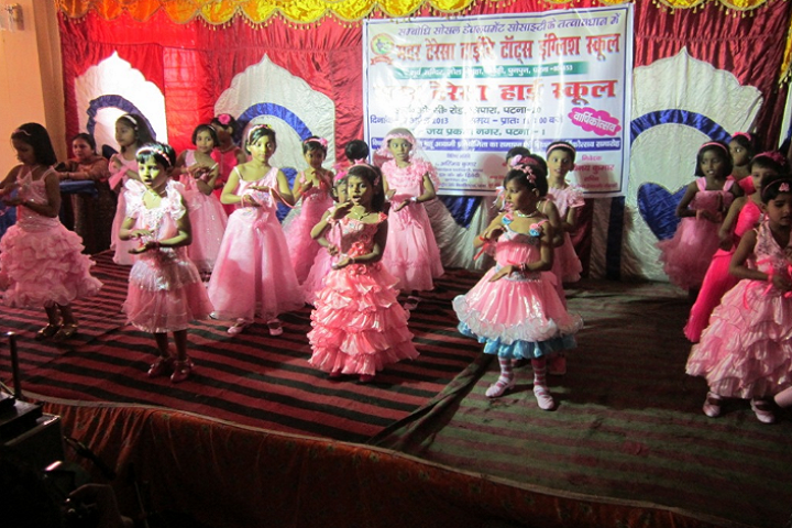 Mother Teresa Tiny Tots English School-Group Dance
