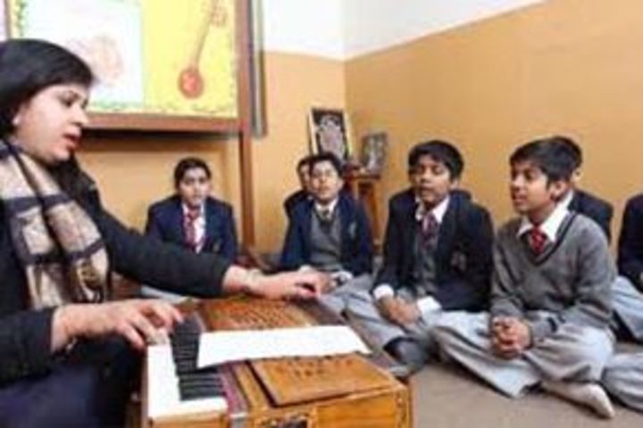 N V English Academy-Music Room